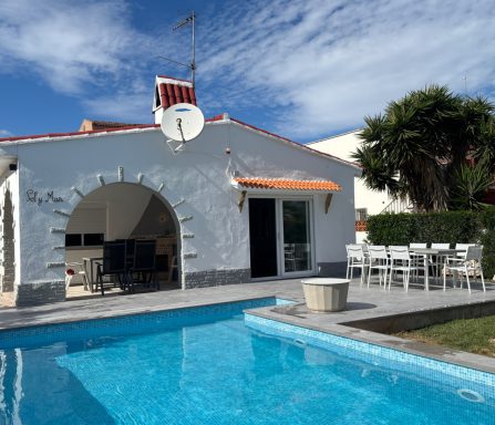 Pool und Terrasse